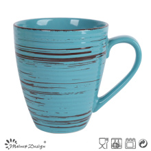 Azul antiguo con la taza de cerámica del cepillo